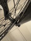 Prodám horské kolo Kellys Madman 650B – velikost L (480 mm), málo jeté (max 500 km)