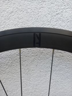 H PLUS SON SL42