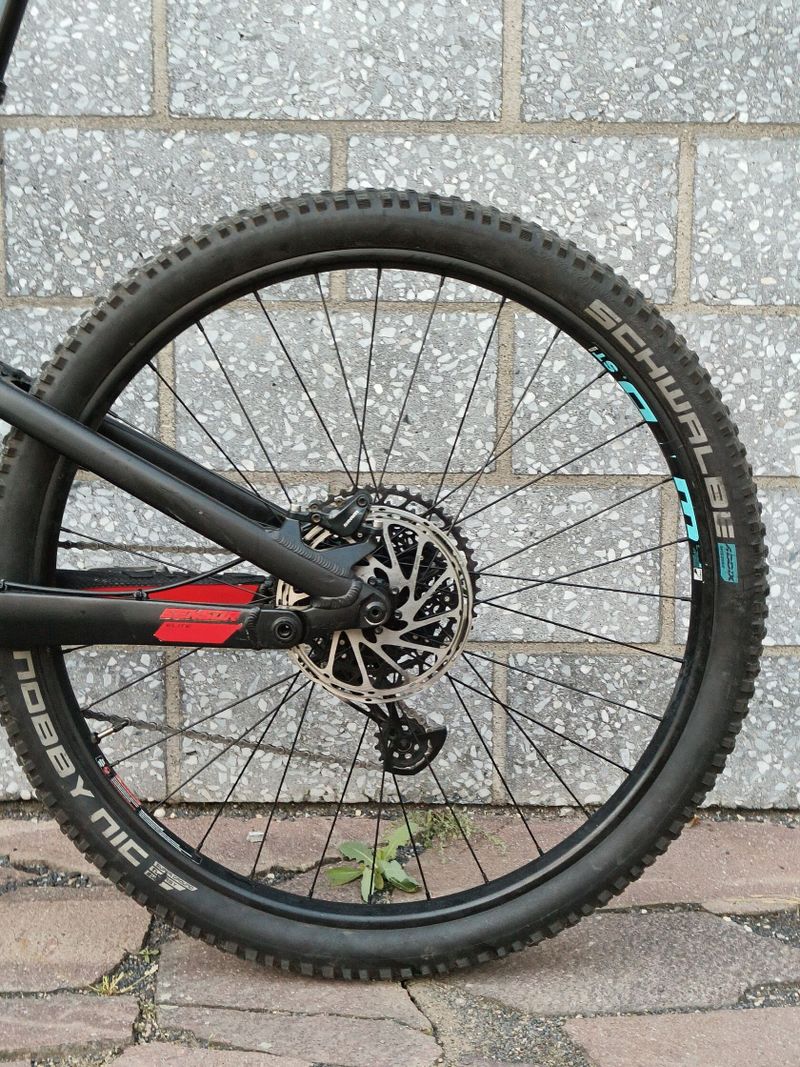 GT Sensor 29" Carbon Elite M