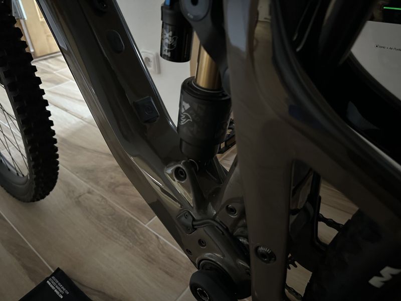 Ghost Path Riot Full Party, velikost L, model 2024, pouze 39,3 km