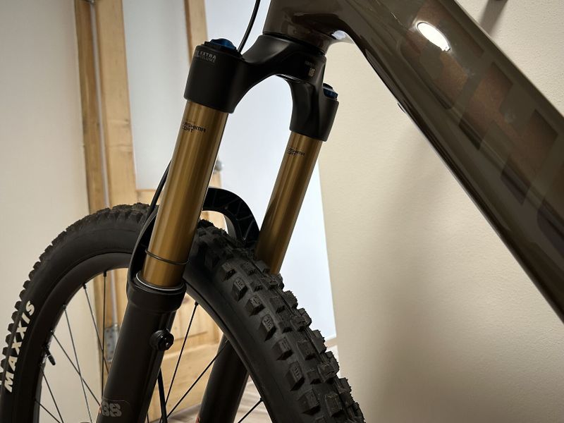 Ghost Path Riot Full Party, velikost M, model 2024, pouze 6,8 km