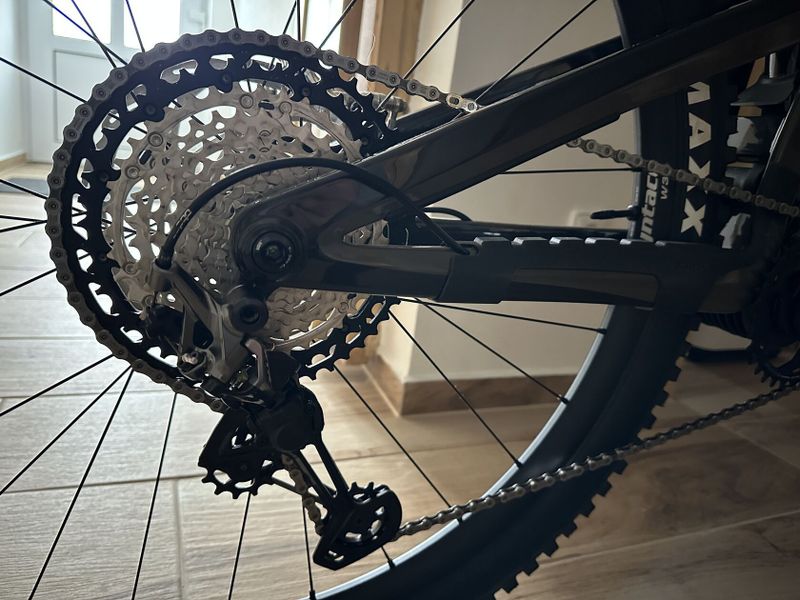 Ghost Path Riot Full Party, velikost M, model 2024, pouze 6,8 km