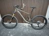 NOVÉ : GHOST Riot AM CF Full Party - XL, model 2024
