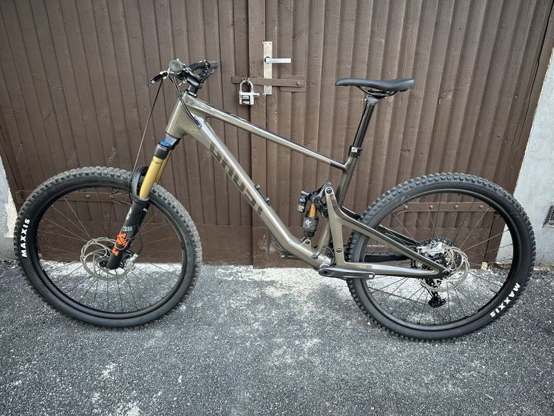 NOVÉ : GHOST Riot AM CF Full Party - XL, model 2024