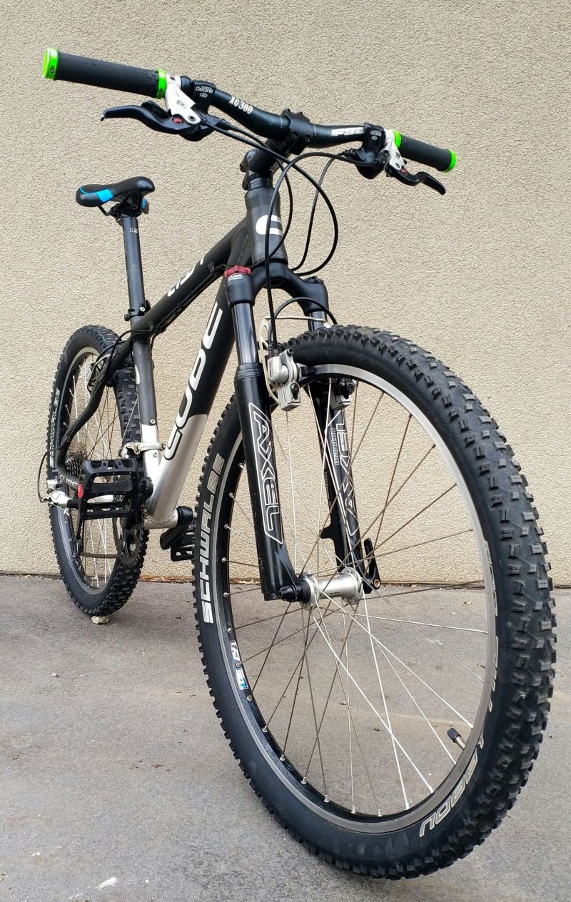 Horské kolo Cube LTD1. Kvalitní hliníkový rám, velikost 16,5". Vidlice Manitou Axel 100 Comp