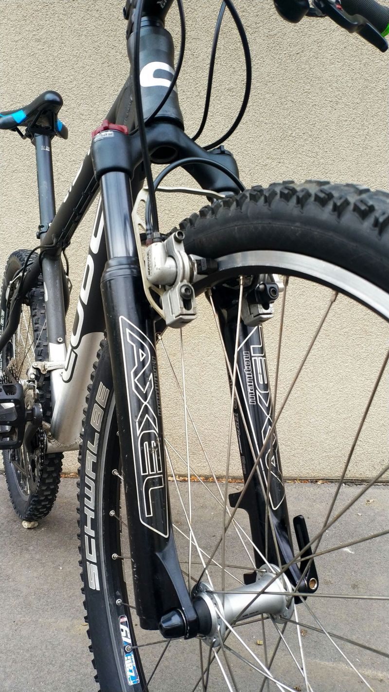 Horské kolo Cube LTD1. Kvalitní hliníkový rám, velikost 16,5". Vidlice Manitou Axel 100 Comp