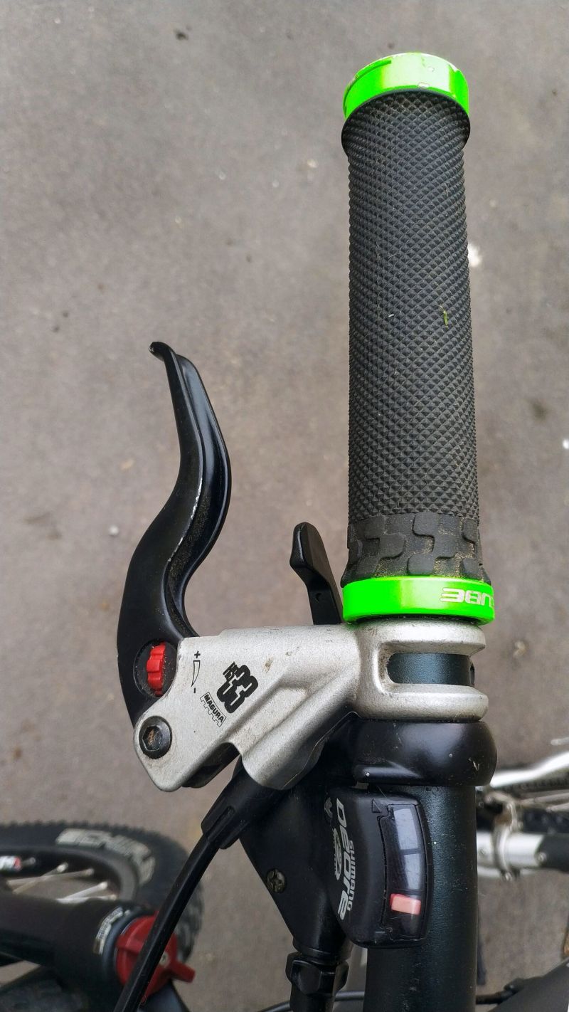 Horské kolo Cube LTD1. Kvalitní hliníkový rám, velikost 16,5". Vidlice Manitou Axel 100 Comp