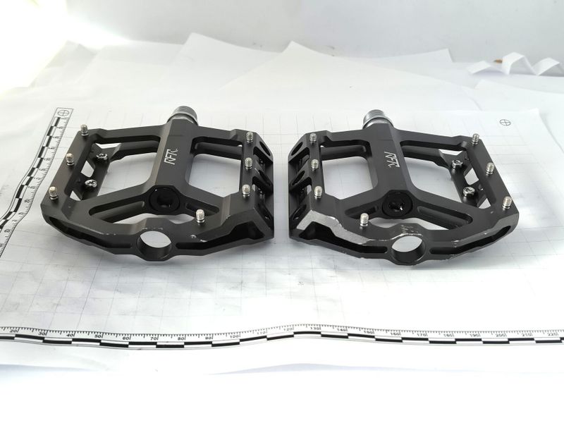RFR FLAT SL 2.0 black, PC 1690 Kč, 2x použité TOP STAV