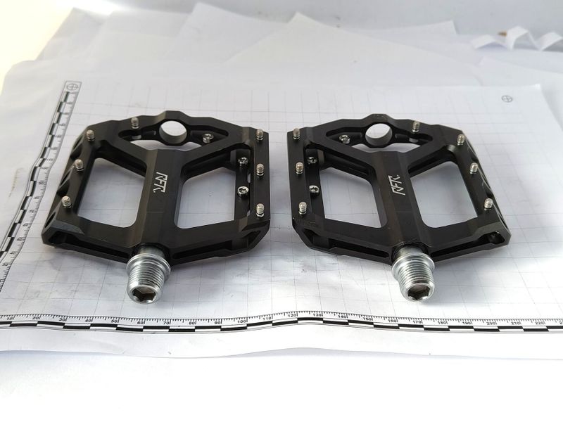 RFR FLAT SL 2.0 black, PC 1690 Kč, 2x použité TOP STAV