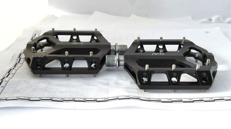 RFR FLAT SL 2.0 black, PC 1690 Kč, 2x použité TOP STAV