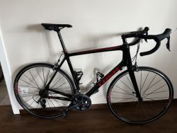Trek Emonda černo-červené