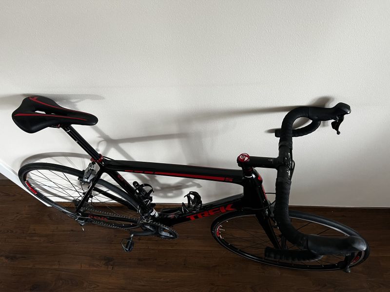 Trek Emonda černo-červené