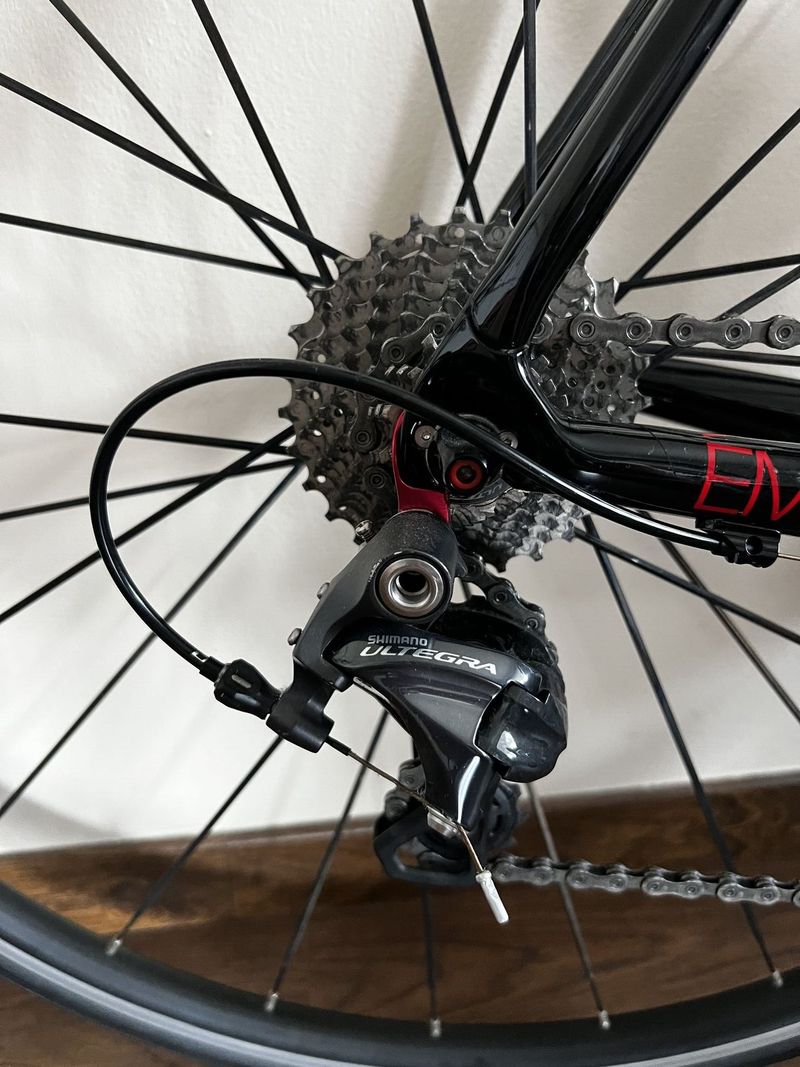 Trek Emonda černo-červené
