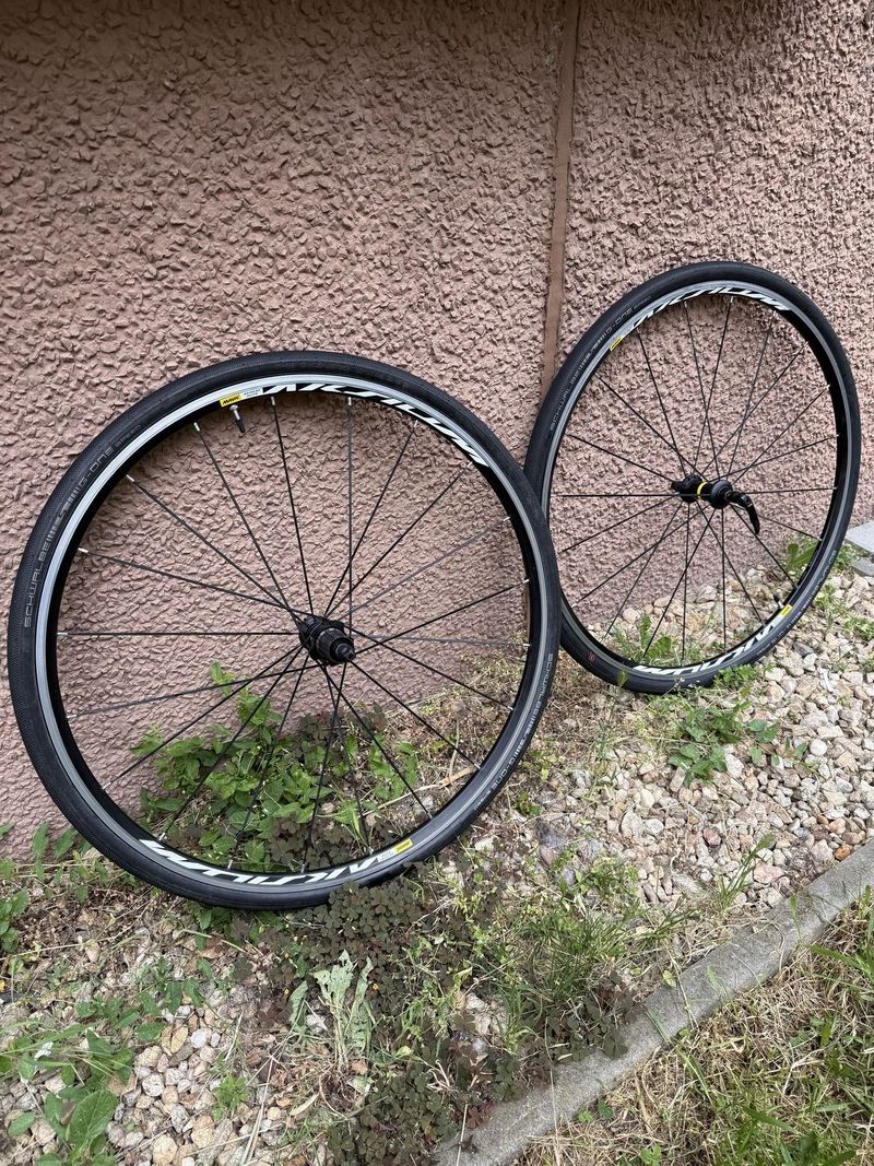 Zapletená hliníková kola Mavic Aksium Elite