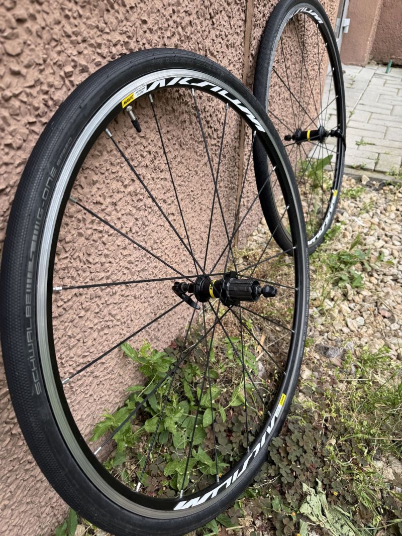 Zapletená hliníková kola Mavic Aksium Elite