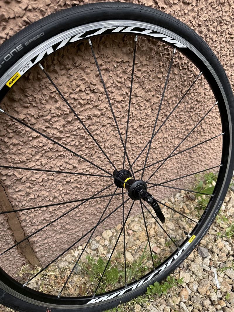 Zapletená hliníková kola Mavic Aksium Elite