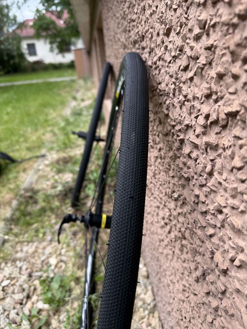 Zapletená hliníková kola Mavic Aksium Elite