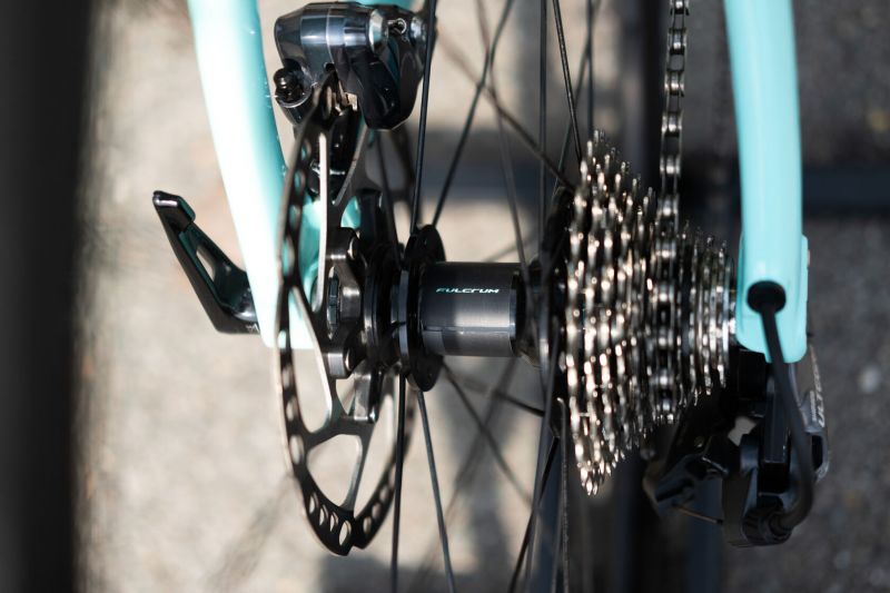 Bianchi Aria Disc vel. 55 | Shimano Ultegra R8100 | Fulcrum db 818 | stav NOVÉHO kola