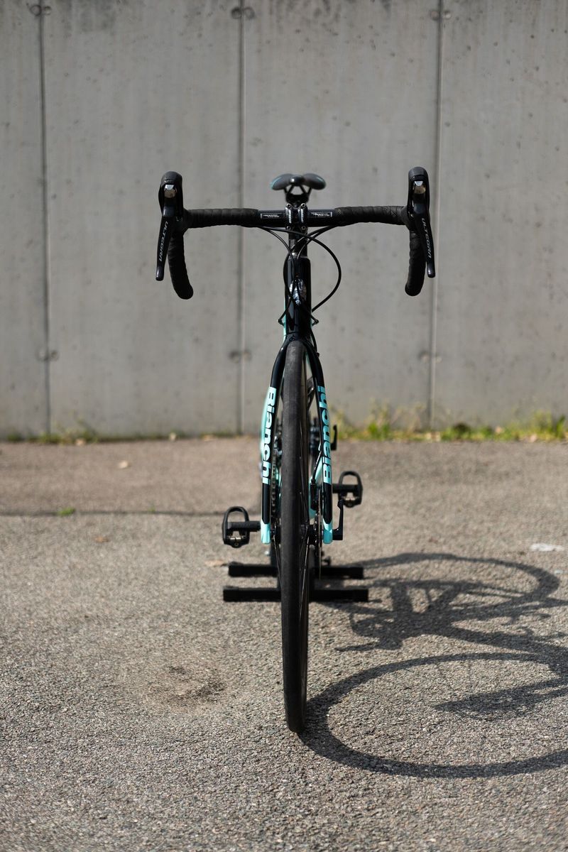 Bianchi Aria Disc vel. 55 | Shimano Ultegra R8100 | Fulcrum db 818 | stav NOVÉHO kola