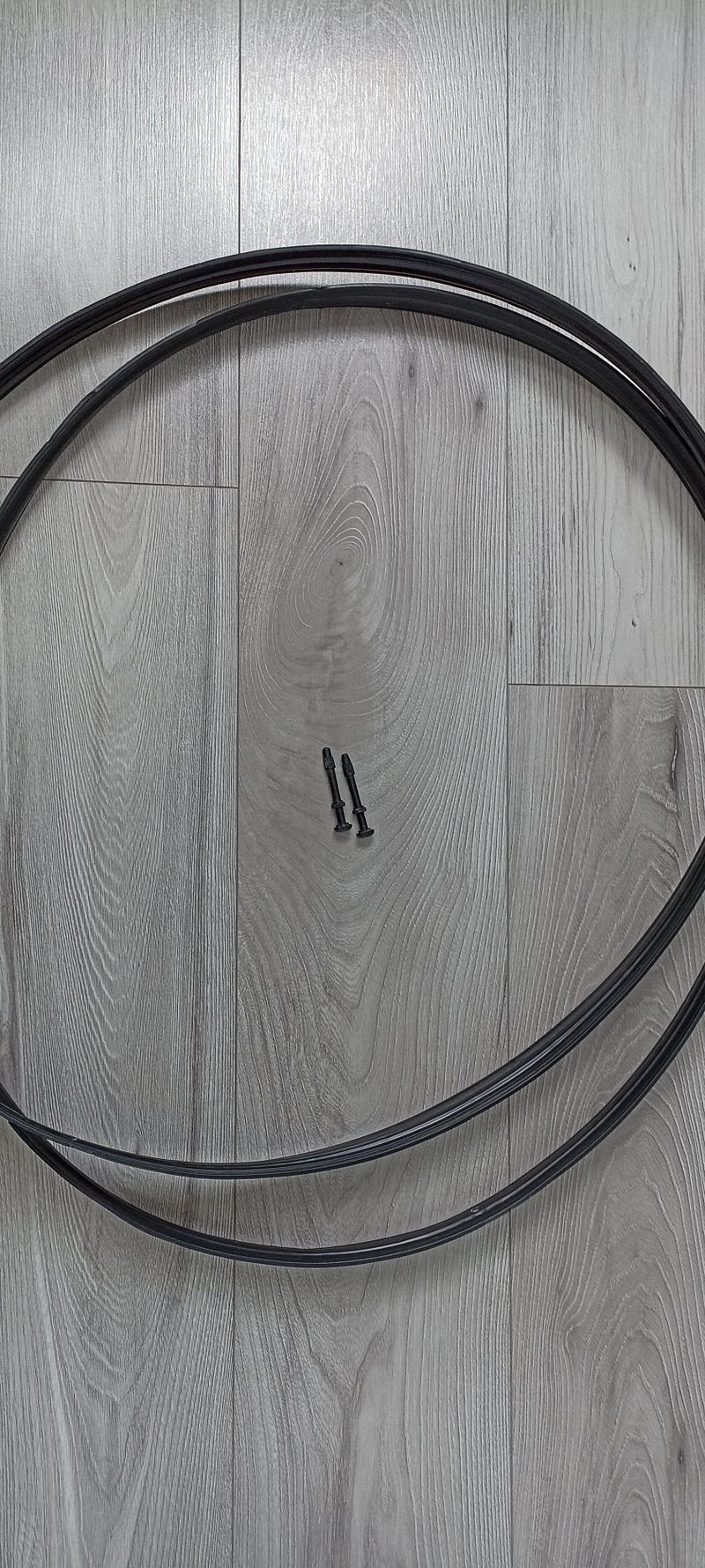 Bezdušové pásky plast 2ks + bezdušové ventilky 2ks Bontrager