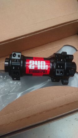 Přední náboj DT SWISS 240s Straightpull