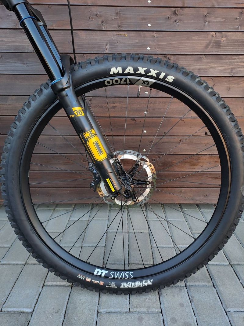Zánovní v top stavu enduro Lapierre Spicy 7.9 / velikost M - 29er / Öhlins / Shimano XT / DtSwiss350