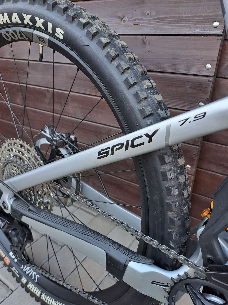 Zánovní v top stavu enduro Lapierre Spicy 7.9 / velikost M - 29er / Öhlins / Shimano XT / DtSwiss350
