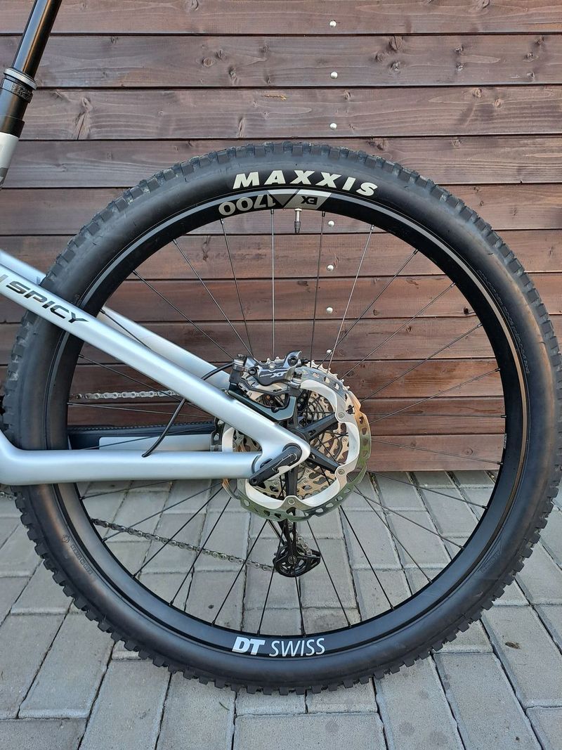 Zánovní v top stavu enduro Lapierre Spicy 7.9 / velikost M - 29er / Öhlins / Shimano XT / DtSwiss350