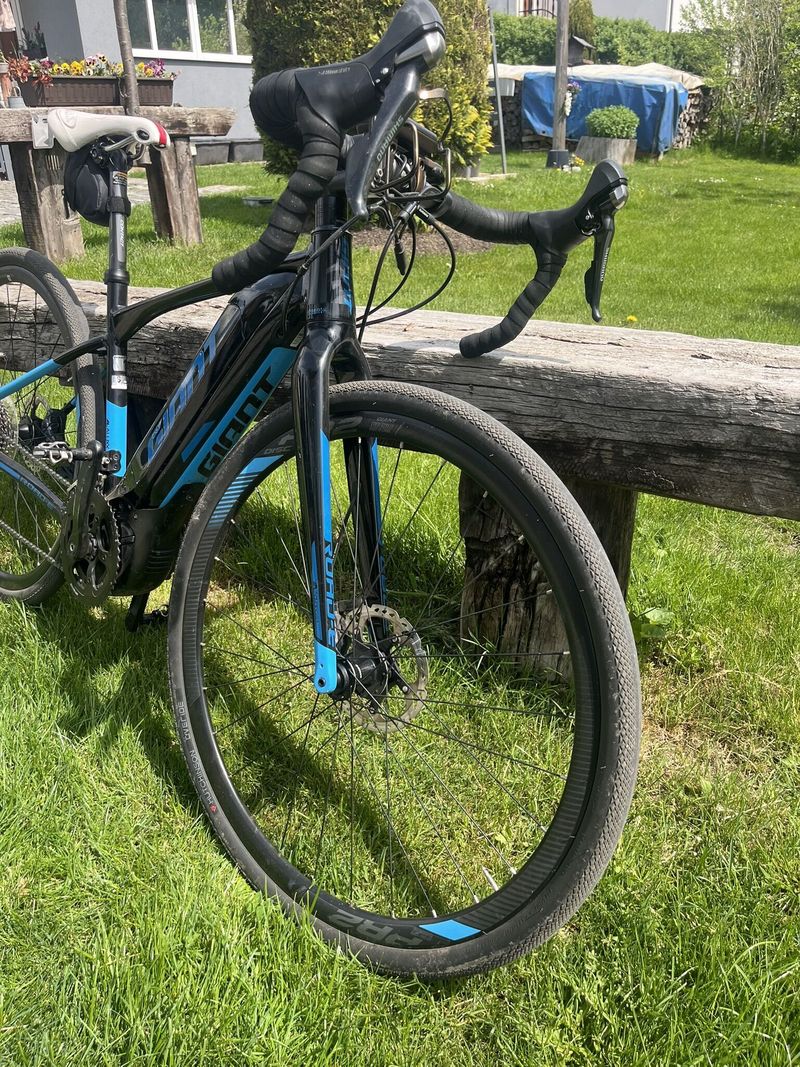 Giant Road E+