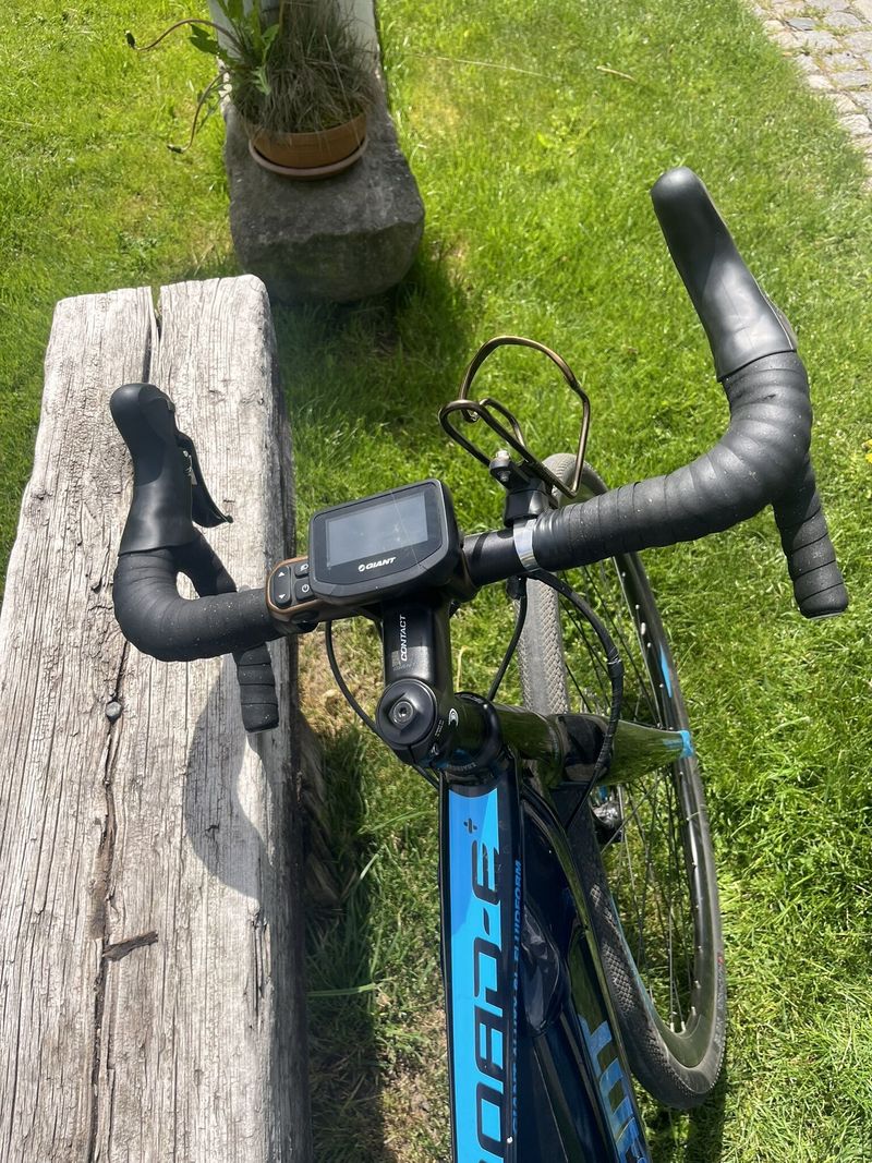 Giant Road E+