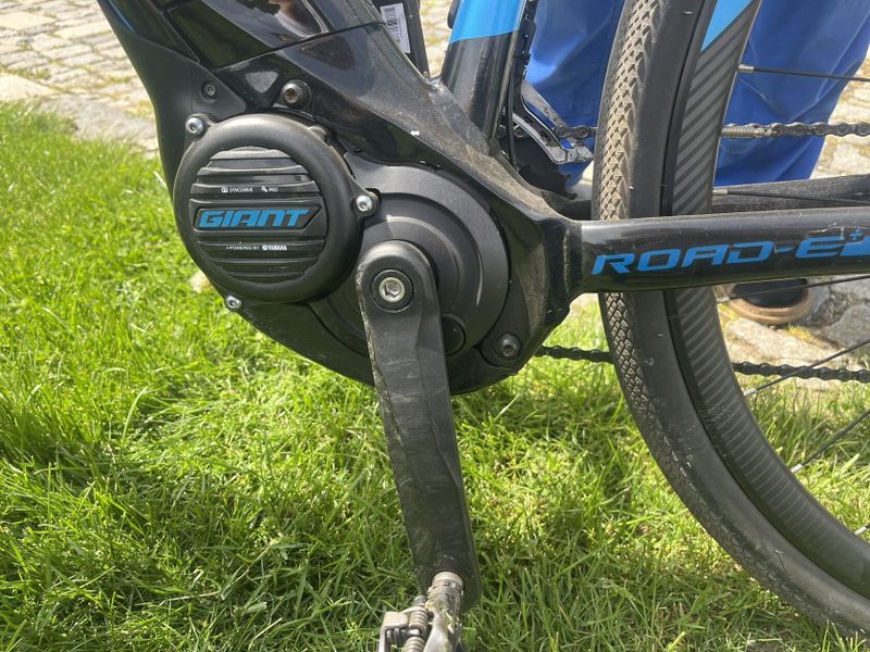 Giant Road E+