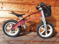 Odrážedlo First Bike s brzdou i košíkem