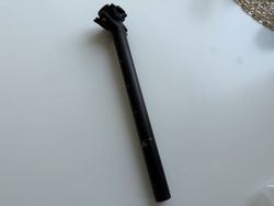 Karbon Sedlovka Forza Cirrus , Carbon-Alloy , 10mm Offset , 350mm , 27,2mm