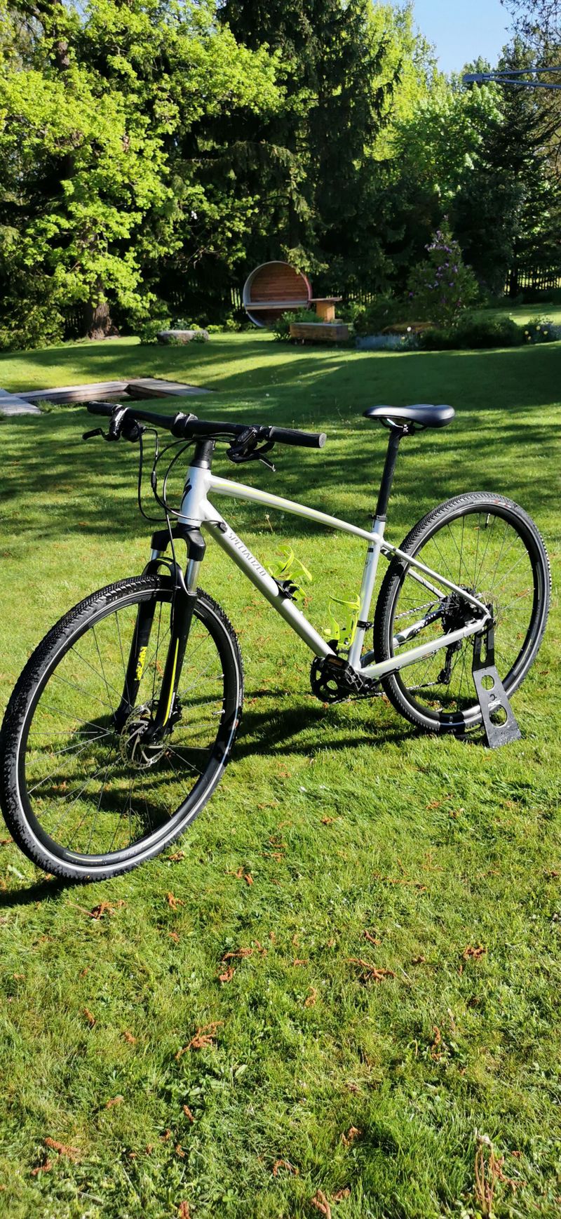 Trekingové kolo Specialized Ariel