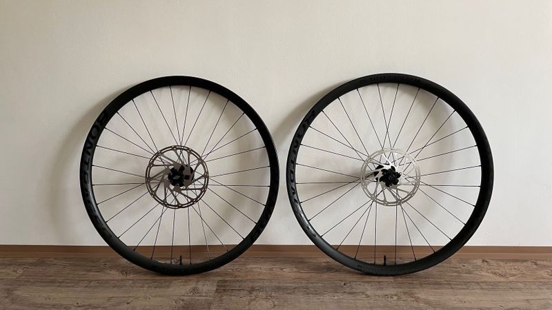 Bontrager Kovee Elite 30 Vypletená karbonová kola 