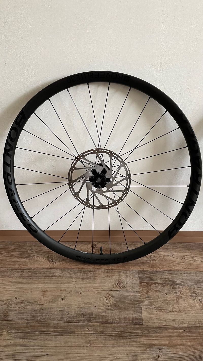 Bontrager Kovee Elite 30 Vypletená karbonová kola 