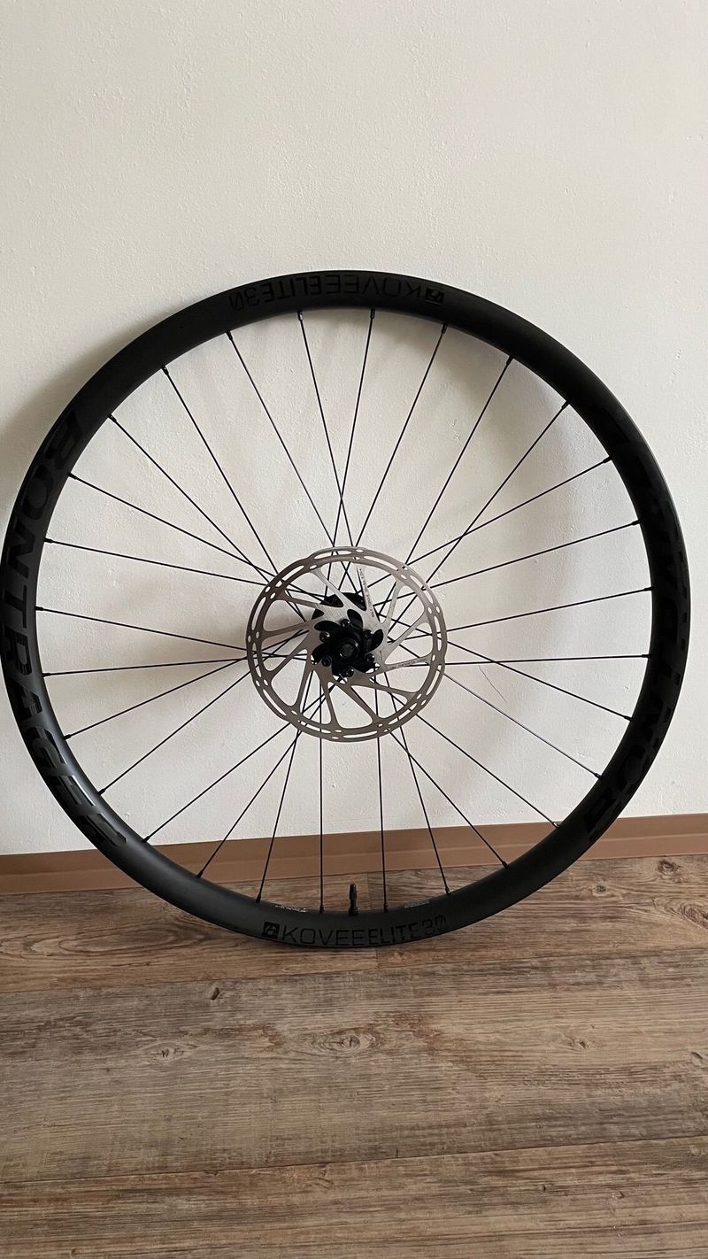 Bontrager Kovee Elite 30 Vypletená karbonová kola 