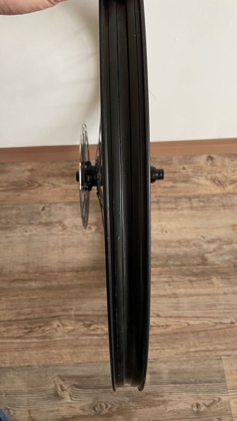 Bontrager Kovee Elite 30 Vypletená karbonová kola 