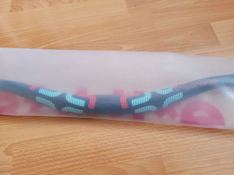 Nové E*Thirteen Race Carbon 800/35 Seafoam Red