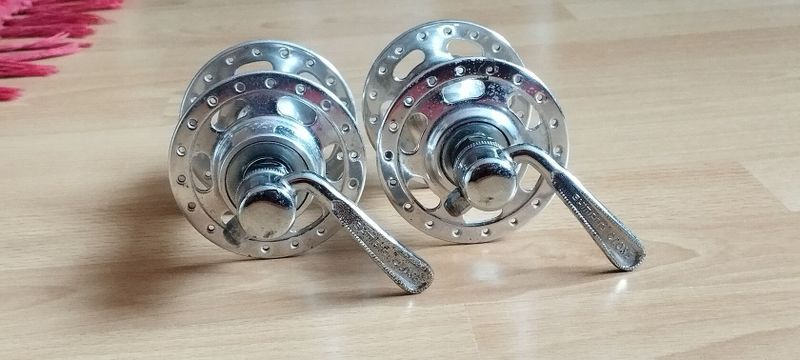 Prodám silniční náboje Shimano 600 High Flange