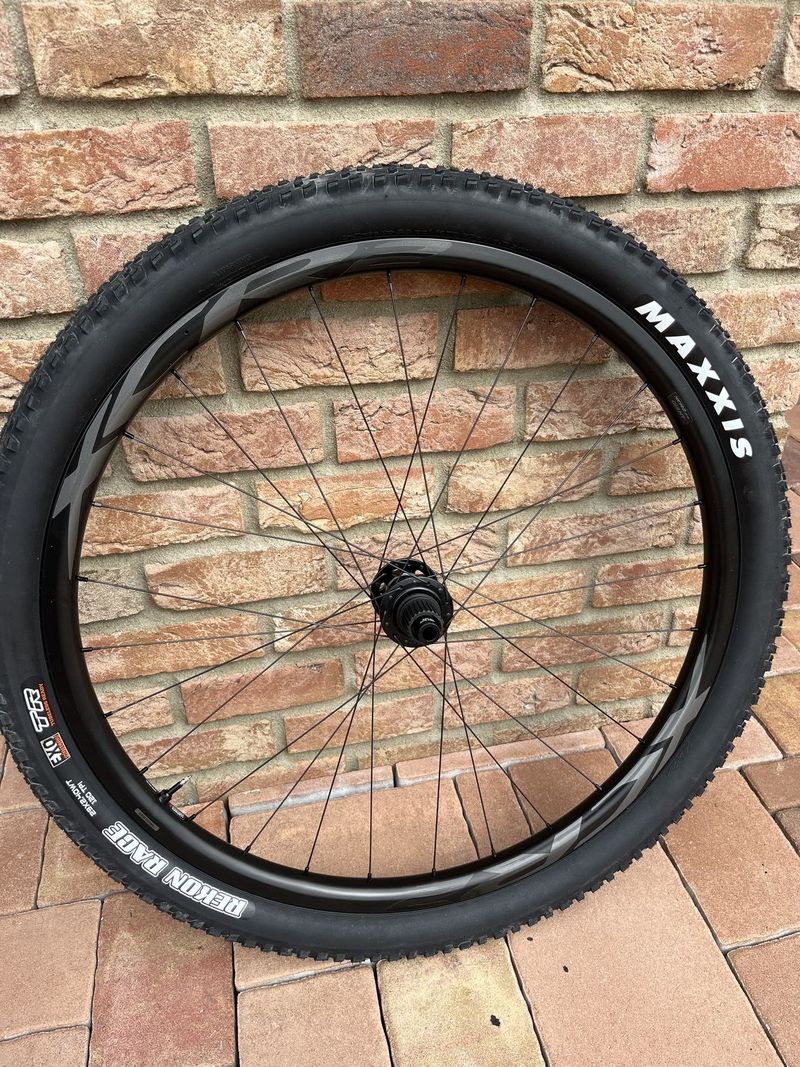 Zapletená kola Giant XCR 2 29 Karbon