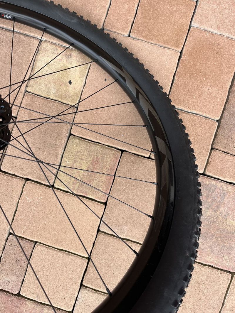 Zapletená kola Giant XCR 2 29 Karbon