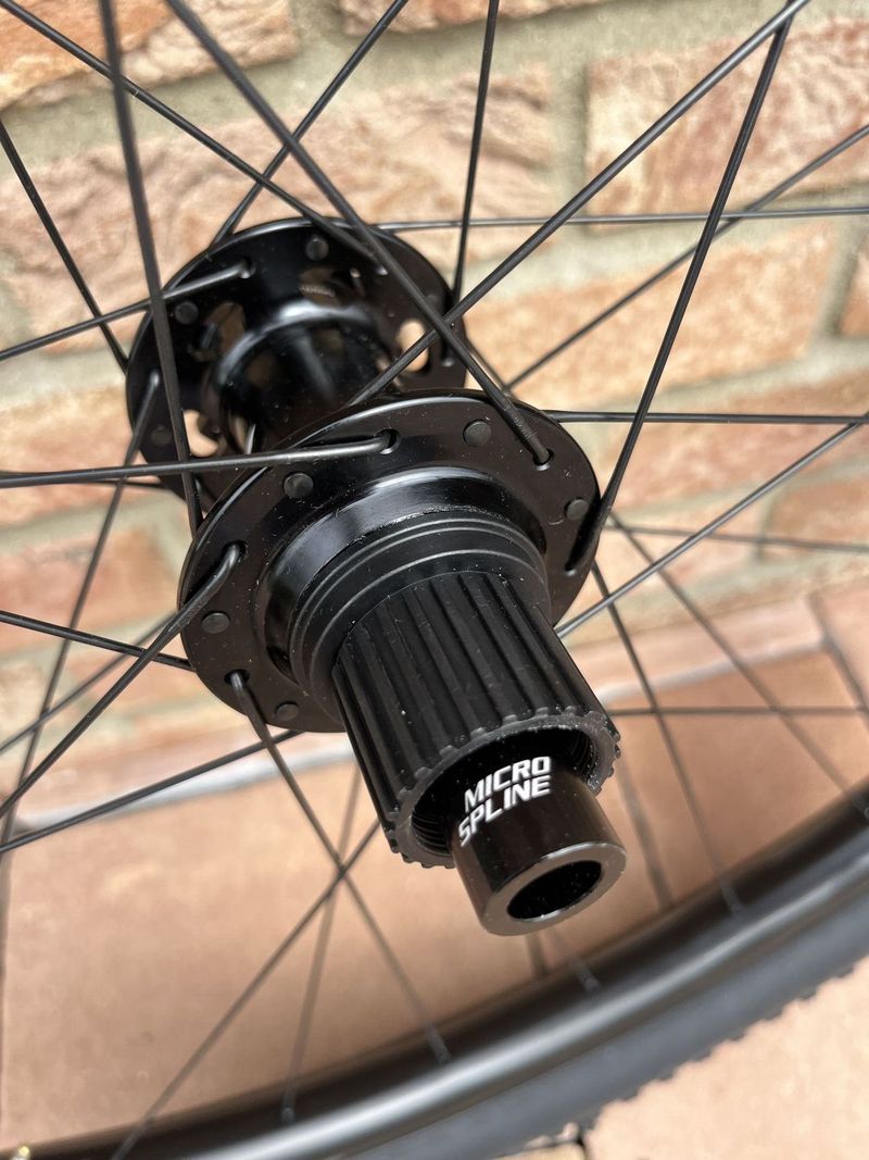 Zapletená kola Giant XCR 2 29 Karbon