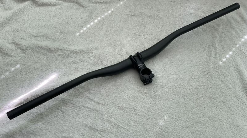 Now8 řidítka carbon + představec AL