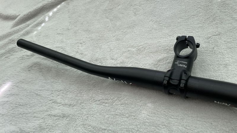 Now8 řidítka carbon + představec AL