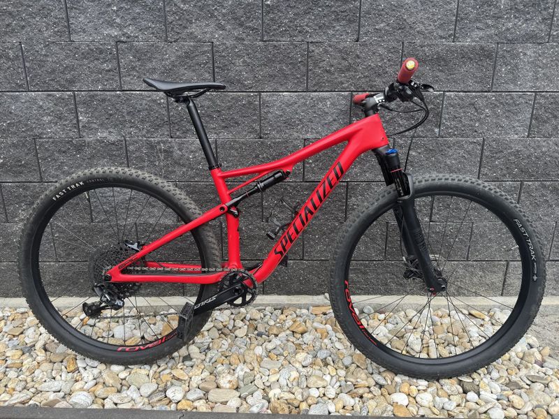 Specialized epic comp carbon. 