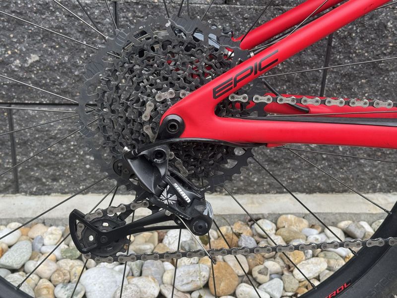 Specialized epic comp carbon. 