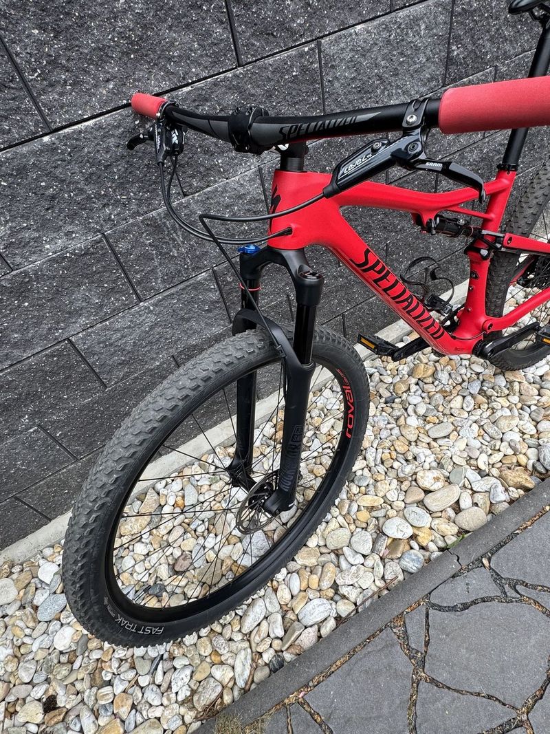 Specialized epic comp carbon. 