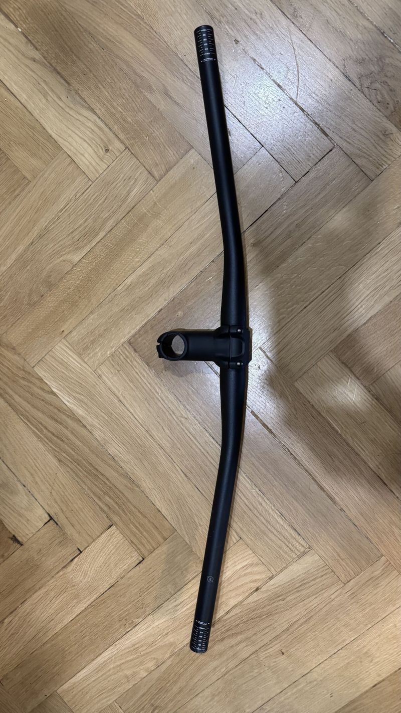 Řídítka Bontrager s představcem
