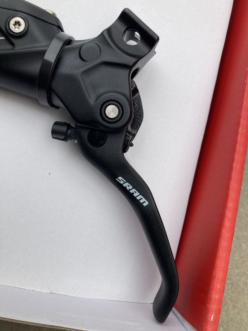 SRAM G2 RE pumpa